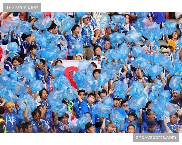 多国球迷文化形成赛场风景线 日本球迷带动赛后清洁行动 多国球迷文化形成赛场风景线 日本球迷带动赛后清洁行动